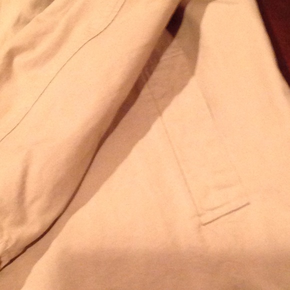 Trench - Relaxed Fit - closet Staple - Picture 2 of 4