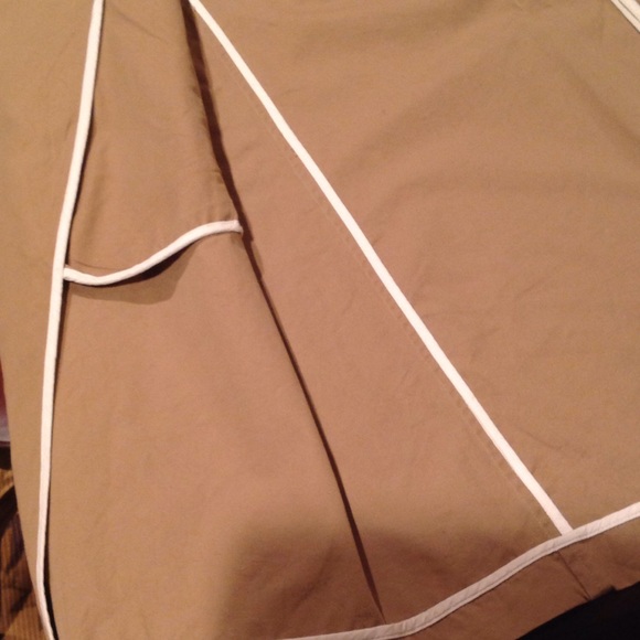 Trench - Relaxed Fit - closet Staple - Picture 3 of 4