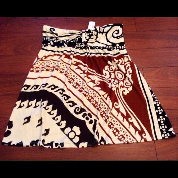 Stunning NWT MSRP $205 Julie Brown strapless top!