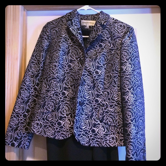 Classy navy/white Jones New York suit for spring!