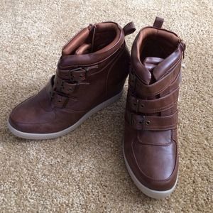 Mossimo hidden wedge