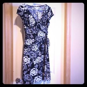 Black/white floral jersey wrap dress