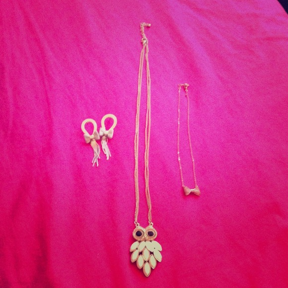 Jewlery - Picture 1 of 4