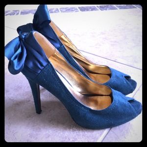 Arden B.  Pumps with silk bow