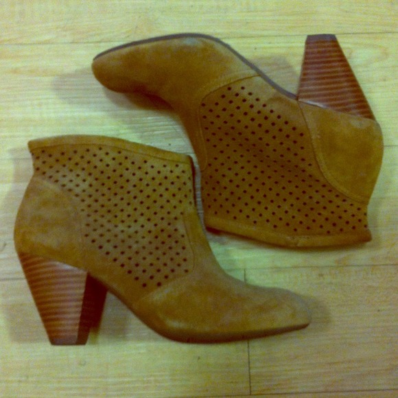 ✨Reduced✨Jessica Simpson Tan Suede Ankle Boots