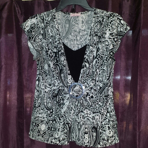 Black snd white dress shirt/blouse