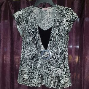 Black snd white dress shirt/blouse