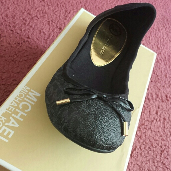 MICHAEL Michael Kors City Flat