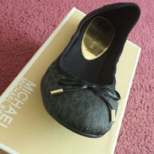 MICHAEL Michael Kors City Flat