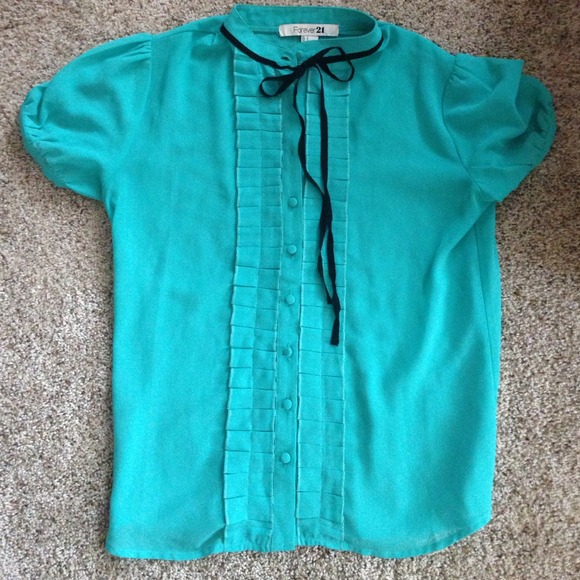 Short Sleeve ruffle blouse