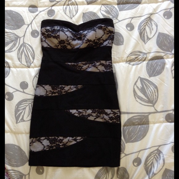 Black and lace body con dress💋