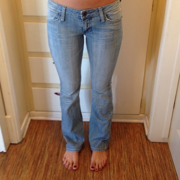 SOLD IN BUNDLE🚫 Tillys blue jeans 😍