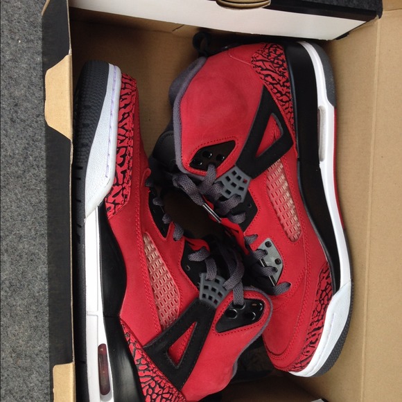 Jordan Spikes Gym Red Dead Stock, EUC