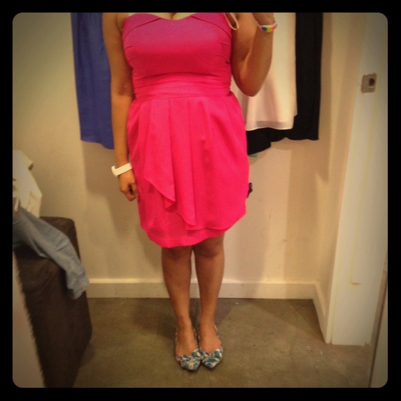 Bcbg!! Hot pink! Sweetheart neckline dress