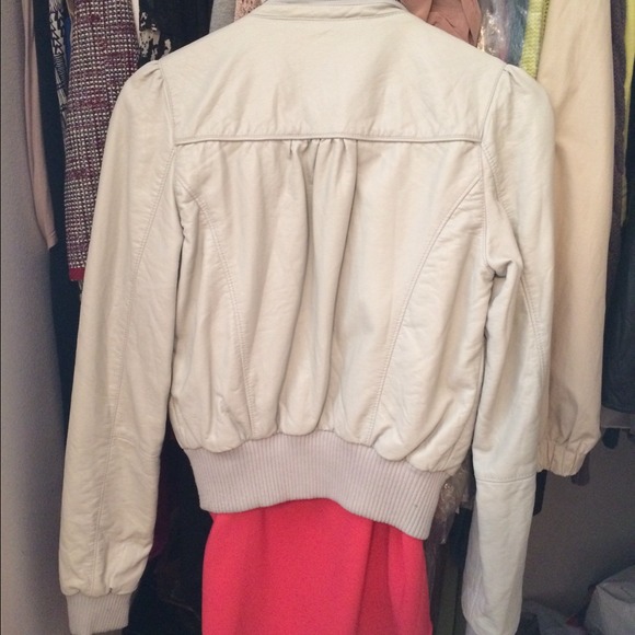 Like NEW! White off faux leather jacket 🎀 - Picture 2 of 2