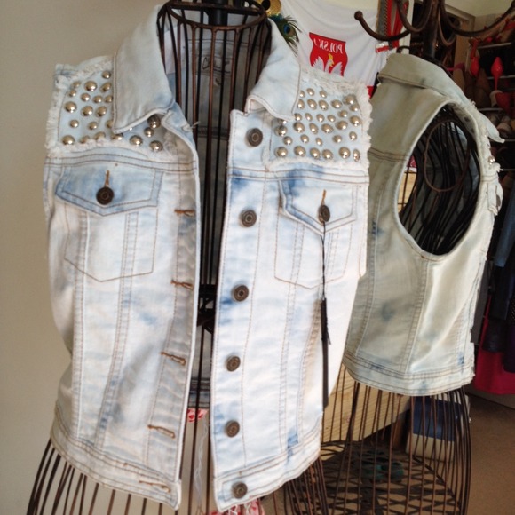 ❌SOLD❌Denim acid wash vest with bubble studs