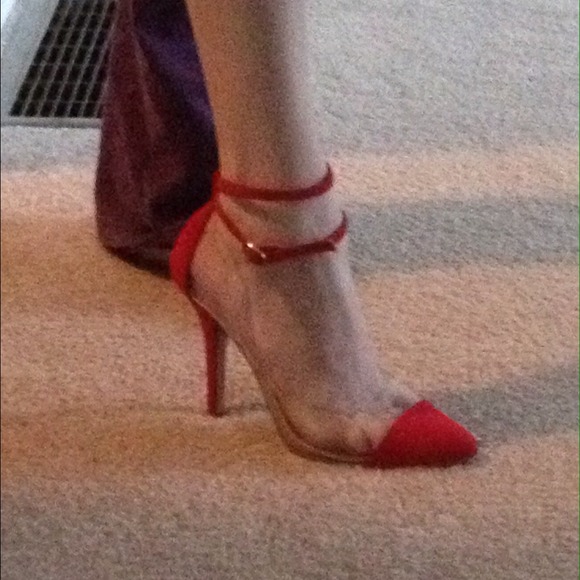 Never been worn!!!