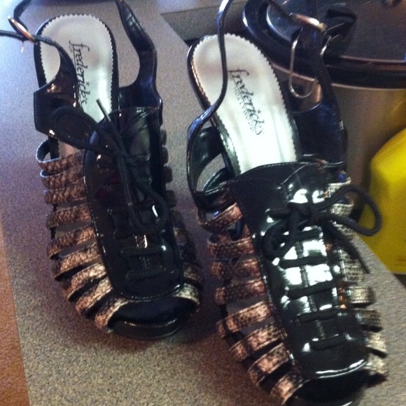 Never worn black Fredericks of Hollywood heels!!