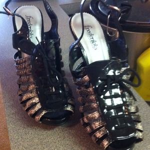 Never worn black Fredericks of Hollywood heels!!