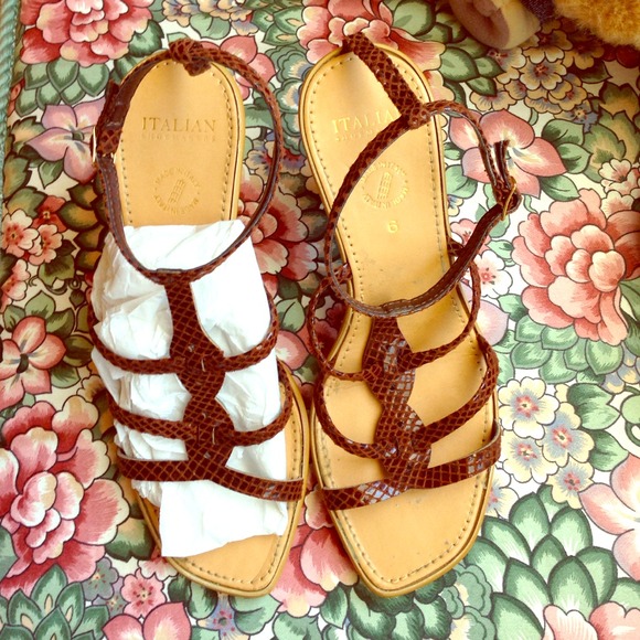 Strappy brown sandals 2.5 heels made in Italy