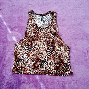 ❌SOLD IN BUNDLE❌ Brand new crop top!