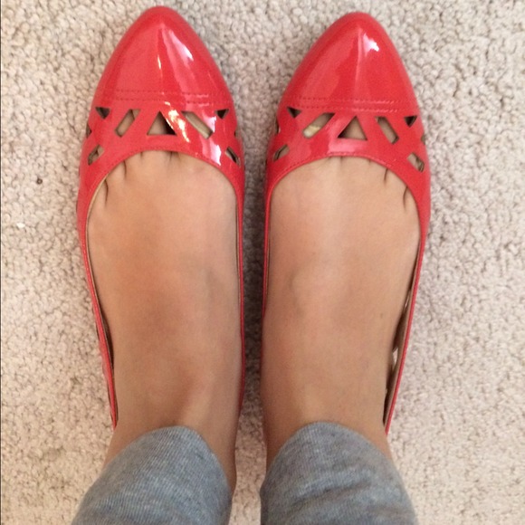 โSOLDโ coral Calvin Klein cut out flats - Picture 2 of 4