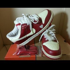 NIKE VALENTINE'S DAY DUNKS!