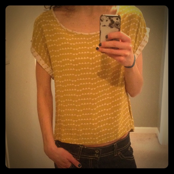 Yellow and white patterned cap sleeve top