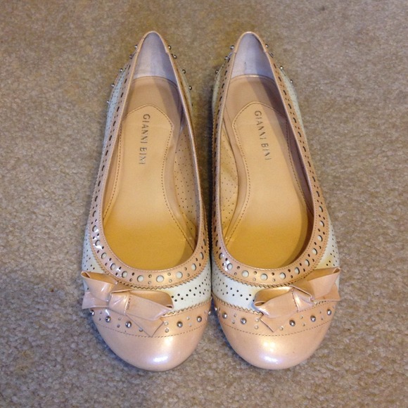 REDUCED!! Gianni Bini flats. Size 8 1/2