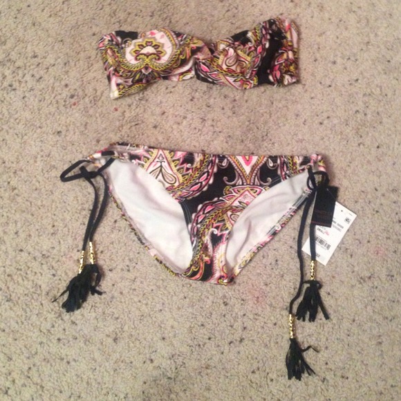 super cute swim suit never worn