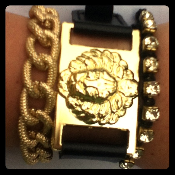 ✨NWT Gold lion faux leather bracelet