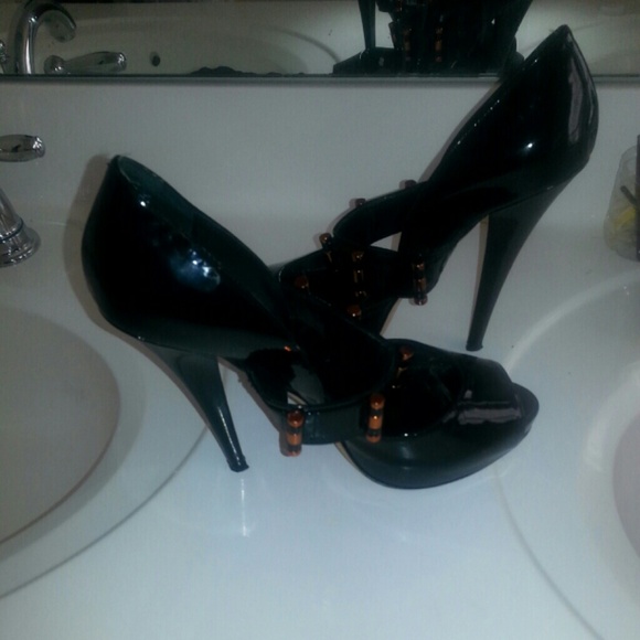 Shoes - Picture 2 of 4