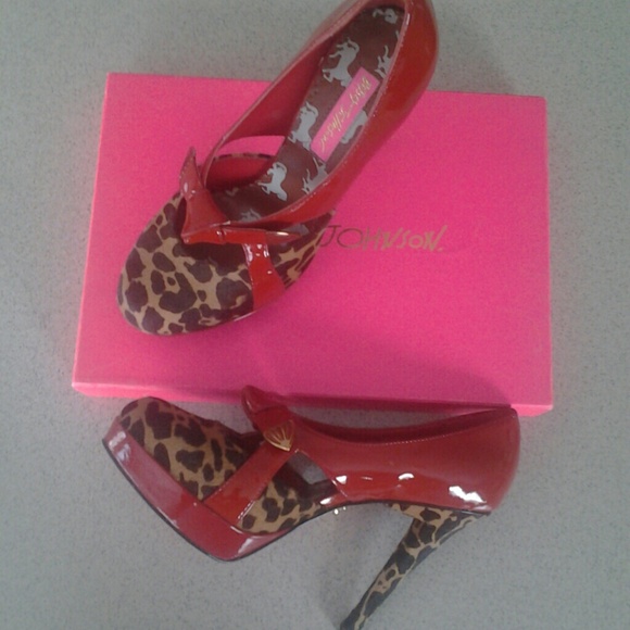 Betsey Johnson Roselyn Red Leopard Pump 7.5  new