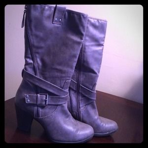 Women's Mid Calf Grey Boots