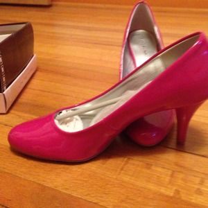 *REDUCED! Dark pink patent leather pumps