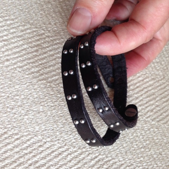 15" dbl wrap leather band with studs