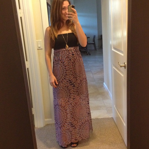 Hold! Unique cubed pattern maxi dress!