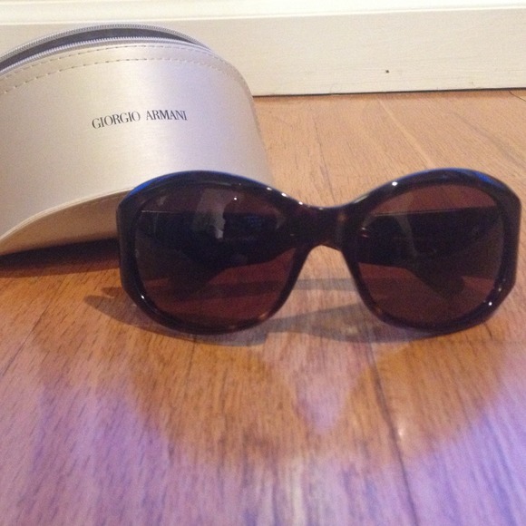 Giorgio Armani Tortoise Sunglasses 😍