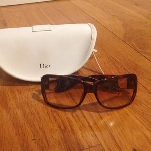 Dior Tortoise Sunglasses 🙆