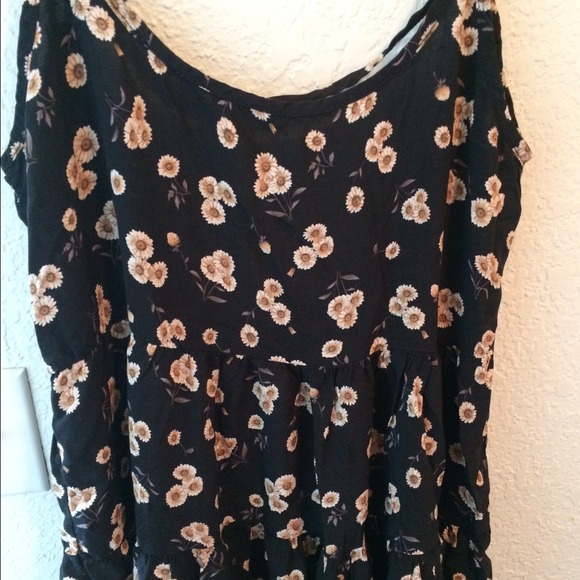 ❌SOLD❌ Brandy Melville Sunflower Jada - Picture 2 of 3