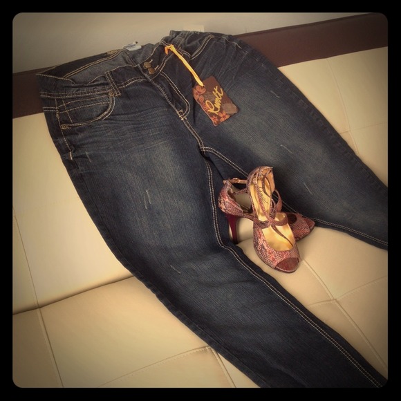 **NWT** Revolt vintage style skinny jeans