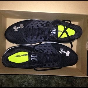 Men's Under Armour running sneakers.