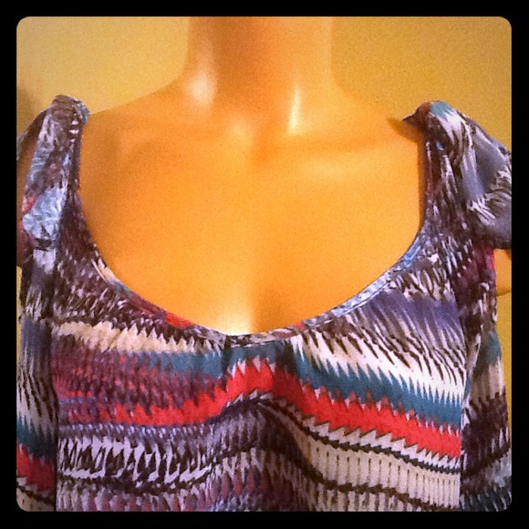 Miss Tina peek shoulder top size 8-10 💋💋💋