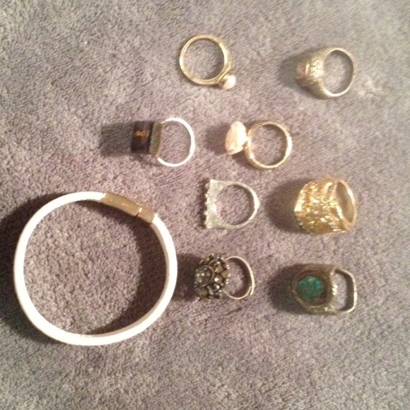 8 rings, 1 bracelet