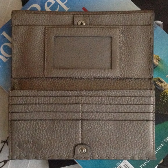 SOLD Extra pict FENDI WALLET - Picture 2 of 4