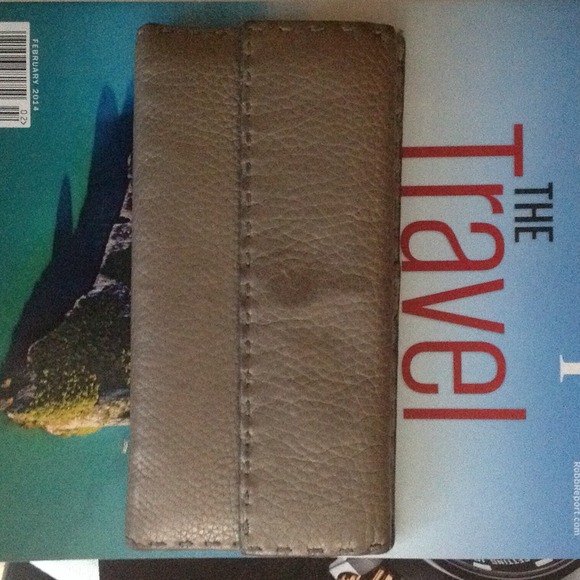 SOLD Extra pict FENDI WALLET - Picture 3 of 4
