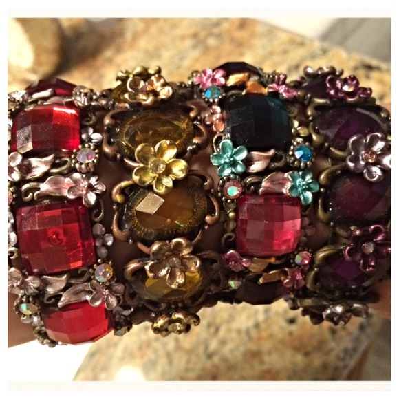 Bangle bracelet