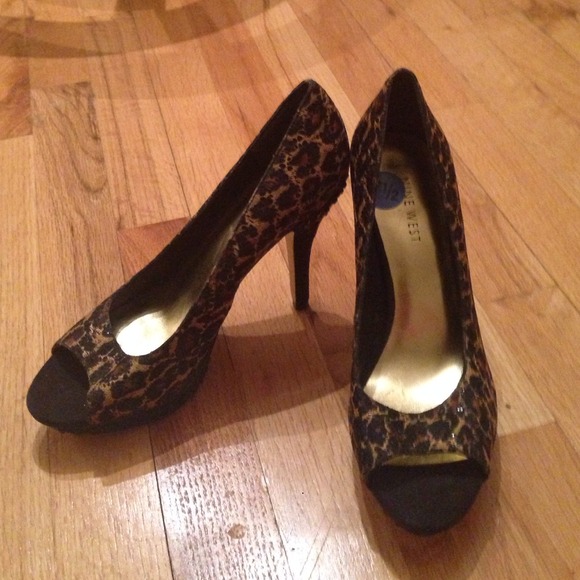 NINE WEST SEXY  LEOPARD PEEP TOES