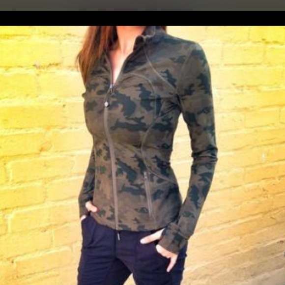 SOLDLululemon camo forme jacket