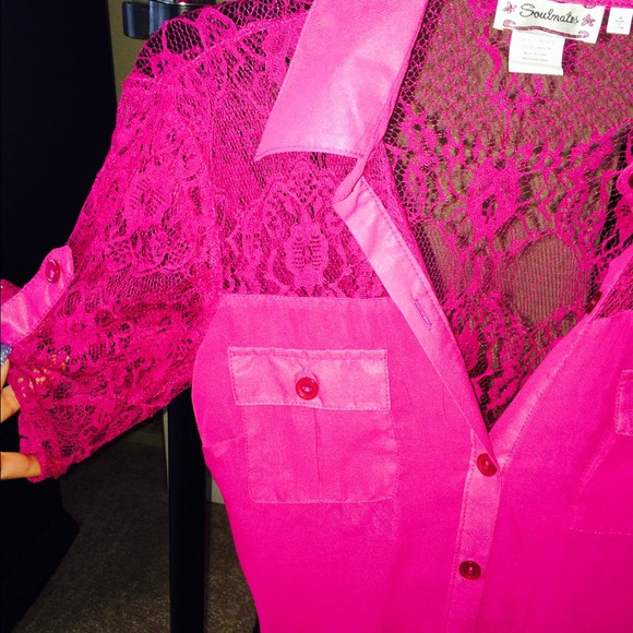 Pink maroon shirt with lace in back - Picture 2 of 3